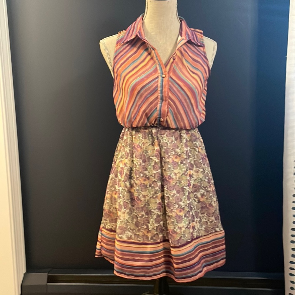 Women’s sleeveless dress; 1 piece; mixed prints; size small